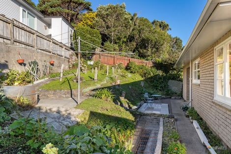 Photo of property in 19 Omega Street, Newlands, Wellington, 6037