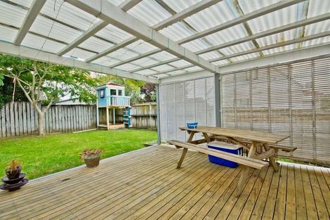 Photo of property in 10 Lacebark Court, Titirangi, Auckland, 0604