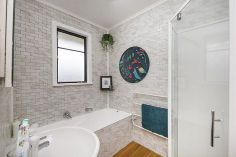 Photo of property in 33 Peters Avenue, Cloverlea, Palmerston North, 4412