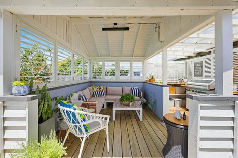 Photo of property in 6 Vela Place, Clarks Beach, 2122