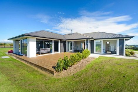 Photo of property in 33 Hartwell Drive, Kelvin Grove, Palmerston North, 4470