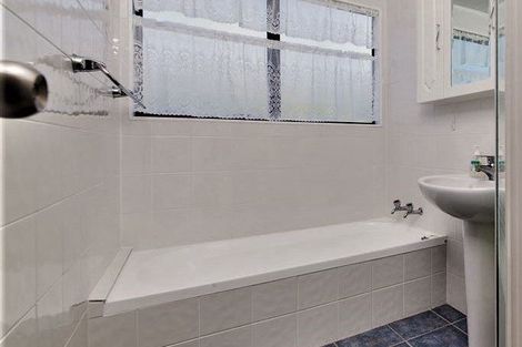 Photo of property in 8 Broadfield Street, Massey, Auckland, 0614