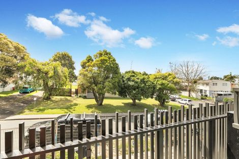 Photo of property in 25 Potter Avenue, Northcote, Auckland, 0627