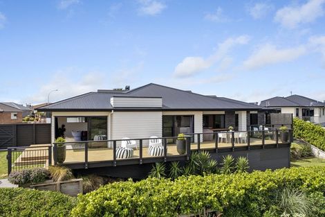 Photo of property in 5a Tupuhi Place, Highlands Park, New Plymouth, 4312