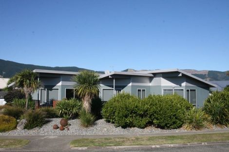 Photo of property in 35 Monaco View, Stoke, Nelson, 7011