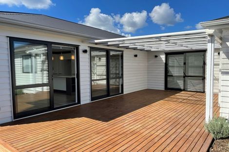 Photo of property in 22 Holcroft Street, Papakura, 2110