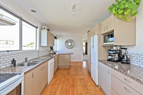 Photo of property in 15 Cooke Place, Taradale, Napier, 4112