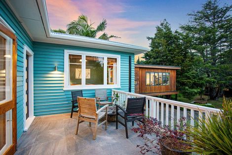 Photo of property in 18 Derwent Crescent, Titirangi, Auckland, 0604