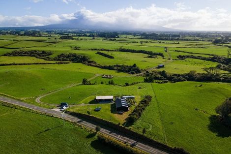 Photo of property in 237 Croydon Road, Midhirst, Stratford, 4394