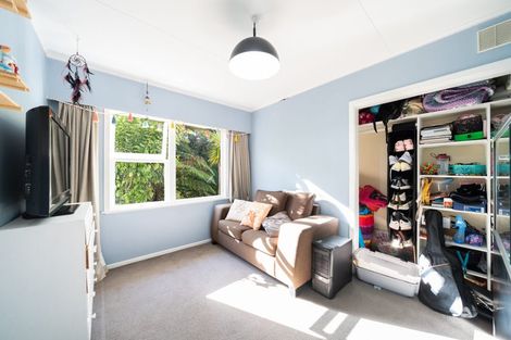Photo of property in 10 Court Road, Tawa, Wellington, 5028