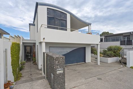 Photo of property in 203 Marine Parade, Mount Maunganui, 3116