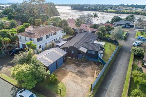 Photo of property in 21 Riverside Drive, Waiuku, 2123