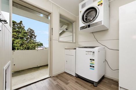 Photo of property in 32 Glenbervie Crescent, Massey, Auckland, 0614