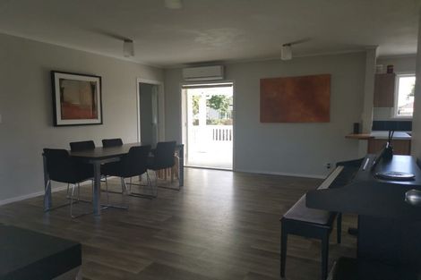 Photo of property in 1 Busing Avenue, Papakura, 2110