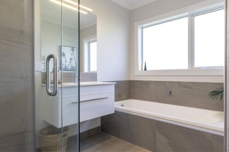 Photo of property in 7 Lochinvar Lane, Acacia Bay, Taupo, 3385