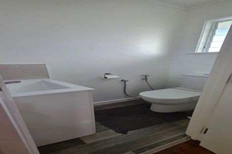 Photo of property in 211 Sturges Road, Henderson, Auckland, 0612