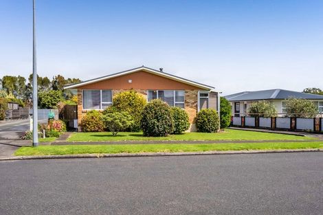 Photo of property in 40 Nevada Drive, Merrilands, New Plymouth, 4312