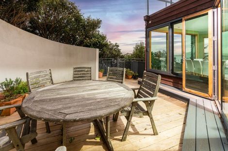 Photo of property in 142 Grafton Road, Roseneath, Wellington, 6011