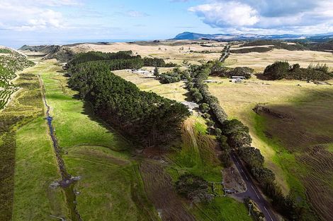 Photo of property in 35 Sutton Road, Te Horo, Otaki, 5582