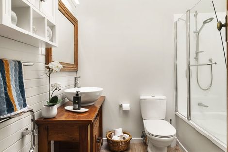 Photo of property in 6 Bank Road, Northland, Wellington, 6012