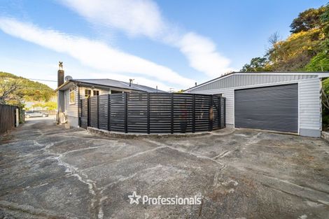Photo of property in 14 Pinehaven Road, Pinehaven, Upper Hutt, 5019