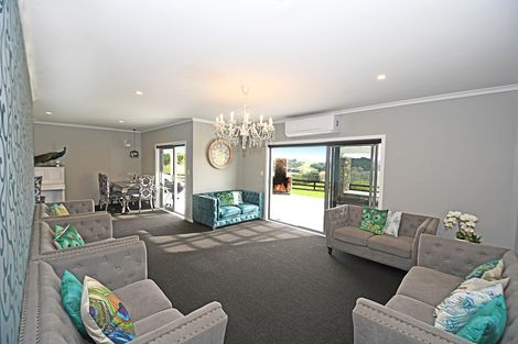 Photo of property in 7 Mountain Road, Kaiwaka, Maungaturoto, 0587