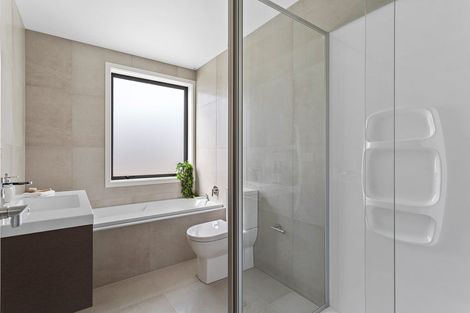 Photo of property in 6 Park Green Avenue, Rosehill, 2113