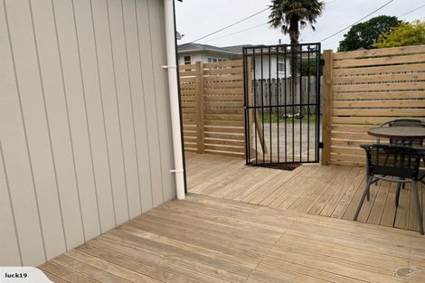 Photo of property in 28 Golf Road, New Lynn, Auckland, 0600