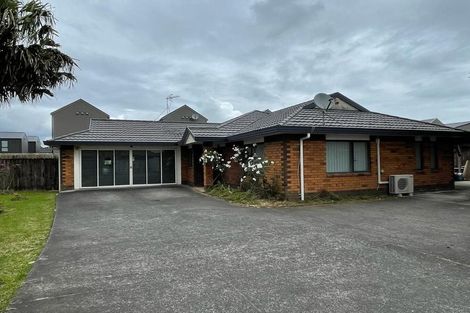Photo of property in 648 Massey Road, Mangere, Auckland, 2022