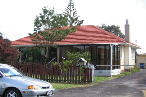 Photo of property in 8 Rixon Place, Te Atatu Peninsula, Auckland, 0610