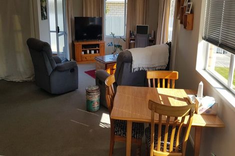 Photo of property in 8 Hegan Place, Rangiora, 7400
