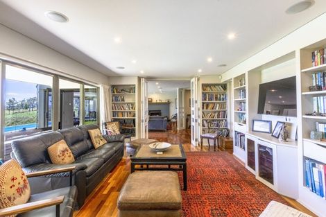 Photo of property in 15 Maharakeke Road, Waipukurau, 4281