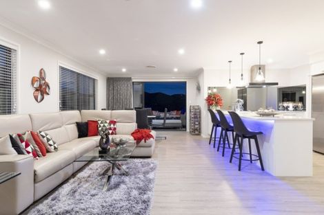 Photo of property in 12 Lakeside Terrace, Omokoroa, 3114