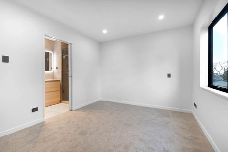 Photo of property in 2/399 Massey Road, Mangere East, Auckland, 2024