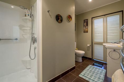 Photo of property in 1 Manu Grove, Waikanae, 5036