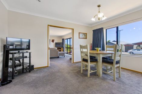 Photo of property in 18 Karamu Street, Te Atatu Peninsula, Auckland, 0610