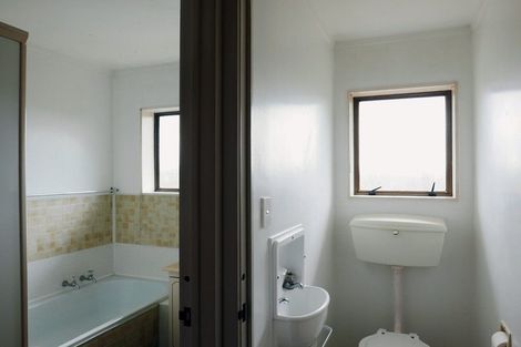 Photo of property in 3/320 Pakuranga Road, Pakuranga Heights, Auckland, 2010