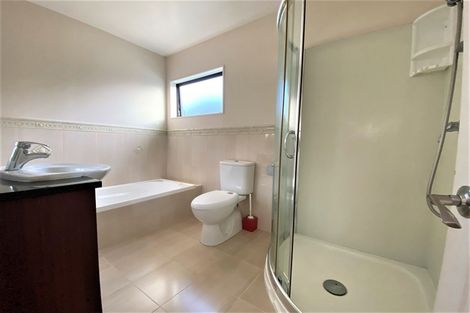 Photo of property in 4 Luxor Place, Massey, Auckland, 0614