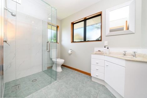 Photo of property in 16 Rothesay Place, Highbury, Palmerston North, 4412