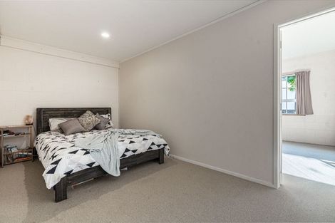 Photo of property in 138 Chelsea View Drive, Chatswood, Auckland, 0626