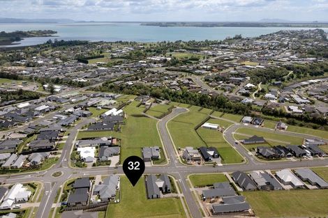 Photo of property in 32 Ridge Drive, Omokoroa, 3114