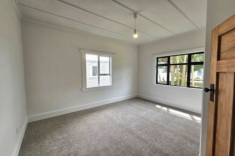 Photo of property in 40 Record Street, Fitzroy, New Plymouth, 4312