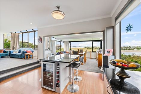 Photo of property in 19 Constable Lane, West Harbour, Auckland, 0618