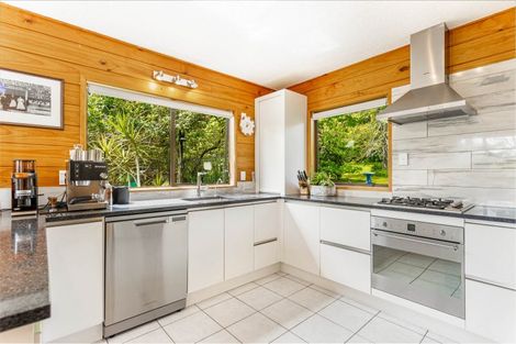 Photo of property in 8 Buckleys Track, Paremoremo, Auckland, 0632