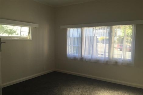 Photo of property in 6 Chaucer Road, Hospital Hill, Napier, 4110