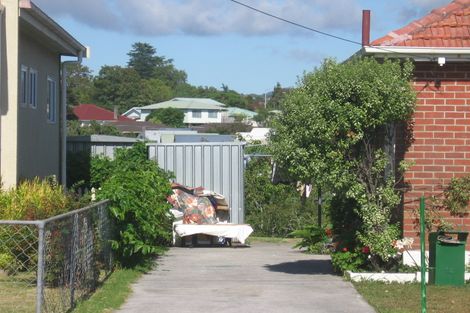 Photo of property in 14 Reid Road, New Lynn, Auckland, 0600