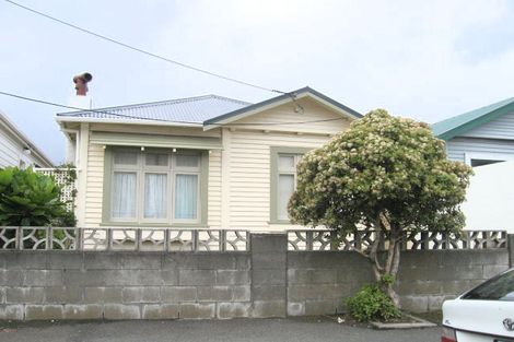 Photo of property in 127 Onepu Road, Lyall Bay, Wellington, 6022