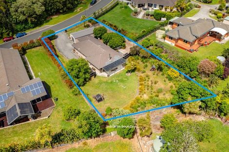 Photo of property in 16 Gavinike Place, Waimauku, 0812