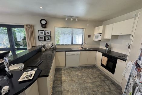 Photo of property in 275 Memorial Avenue, Burnside, Christchurch, 8053