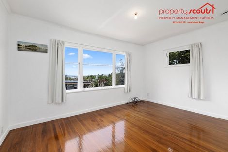 Photo of property in 537 Glenfield Road, Glenfield, Auckland, 0629
